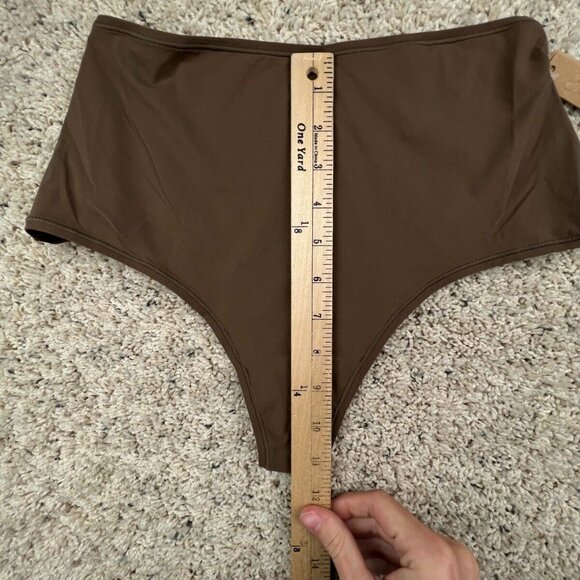 Skims Panties Naked Cheeky Hipster Oxide Stretchy NWT Beige Brown Stretch SZ 2X - Picture 2 of 6